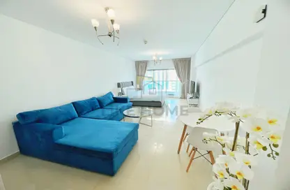 Living / Dining Room image for: Apartment - 1 Bathroom for rent in Bermuda Views - Dubai Sports City - Dubai, Image 1