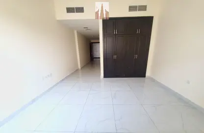 Apartment - 1 Bathroom for rent in Muwailih Building - Muwaileh - Sharjah