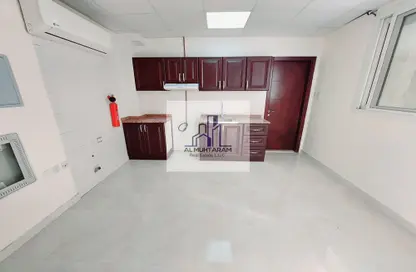 Apartment - 1 Bathroom for rent in Muwailih Building - Muwaileh - Sharjah