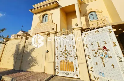 Villa - 7 Bedrooms for rent in Shakhbout City - Abu Dhabi