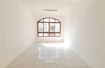 Apartment - 2 Bedrooms - 2 Bathrooms for rent in Jamal Abdul Nasser Street - Al Majaz - Sharjah