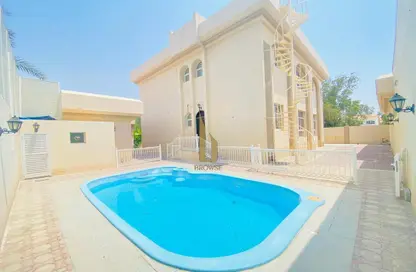 Villa - 4 Bedrooms - 4 Bathrooms for rent in Jumeirah 1 Villas - Jumeirah 1 - Jumeirah - Dubai