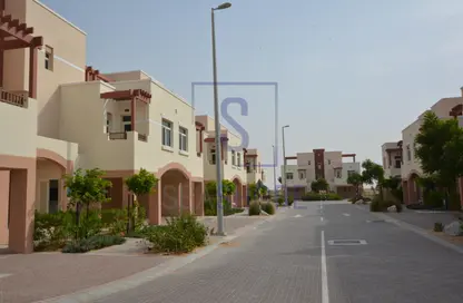 شقة - 2 غرف نوم - 3 حمامات للايجار في قرية الخليج - الغدير - أبوظبي