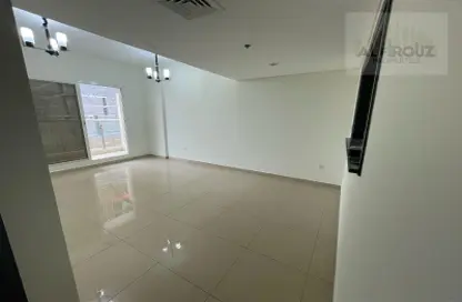 Apartment - 1 Bedroom - 2 Bathrooms for rent in Royal JVC Building - Jumeirah Village Circle - Dubai