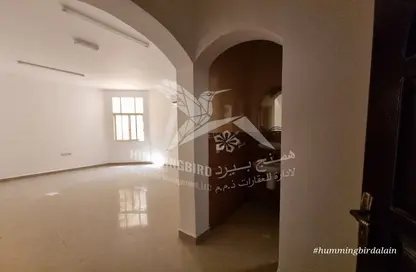 Apartment - 2 Bedrooms - 2 Bathrooms for rent in Al Dafeinah - Asharej - Al Ain