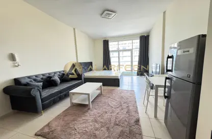 Apartment - 1 Bathroom for rent in Royal Residence 2 - Royal Residence - Dubai Sports City - Dubai