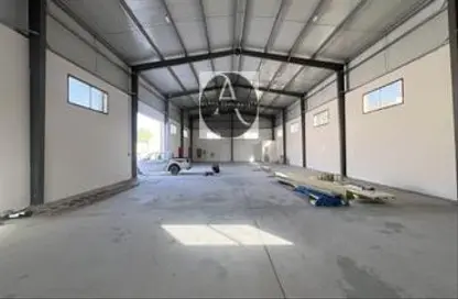 Warehouse - Studio - 2 Bathrooms for rent in Al Sajaa - Sharjah