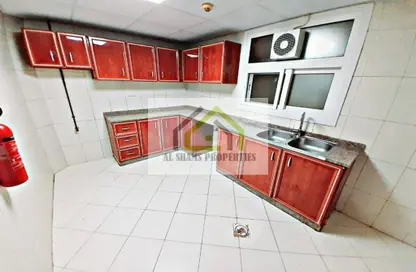 صورة لـ مطبخ شقة - غرفة نوم - 2 حمامات للايجار في تجارية مويلح - الشارقة ، صورة رقم 1