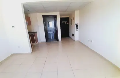 Apartment - 1 Bathroom for rent in Al Butina 9 Building - Al Butina - Sharjah