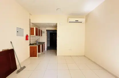 Apartment - 1 Bathroom for rent in SG Muwaileh Building - Muwaileh - Sharjah