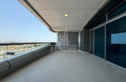 Apartment - 4 Bedrooms - 5 Bathrooms for rent in Al Mina Tower - Al Mina - Abu Dhabi