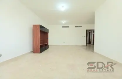 Apartment - 3 Bedrooms - 3 Bathrooms for rent in City Center Building - Hamdan Street - Abu Dhabi