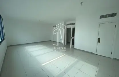 Apartment - 3 Bedrooms - 4 Bathrooms for rent in Hamdan Street - Abu Dhabi