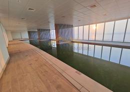 صورةحوض سباحة لـ: شقة - 2 غرف نوم - 3 حمامات للكراء في برج لاند مارك - شارع الكورنيش - أبوظبي, صورة 1