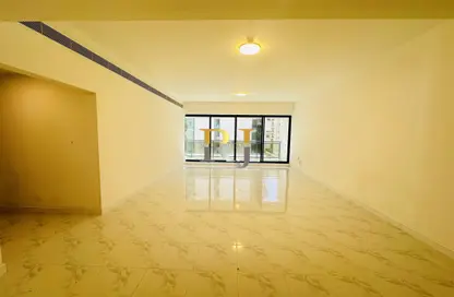 Apartment - 3 Bedrooms - 3 Bathrooms for rent in Mankhool Building - Mankhool - Bur Dubai - Dubai