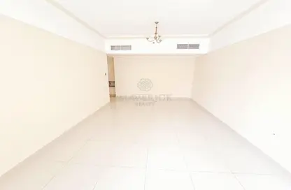 Apartment - 3 Bedrooms - 3 Bathrooms for rent in Al Rund Tower - Al Khan Lagoon - Al Khan - Sharjah