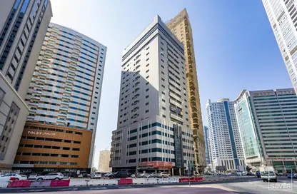 Apartment - 3 Bedrooms - 3 Bathrooms for rent in Al Thani Building - Al Khan - Sharjah