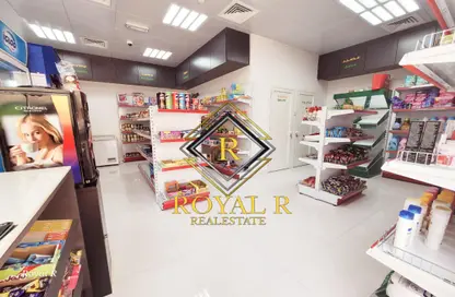 Shop - Studio - 1 Bathroom for sale in Hai Al Madheef - Central District - Al Ain