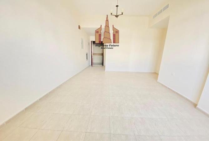 Apartment - 2 Bedrooms - 2 Bathrooms for rent in Muwailih Building - Muwaileh - Sharjah