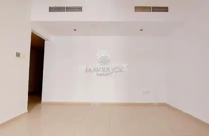 Apartment - 1 Bedroom - 1 Bathroom for rent in Sharjah 555 Tower - Al Khan Corniche - Al Khan - Sharjah