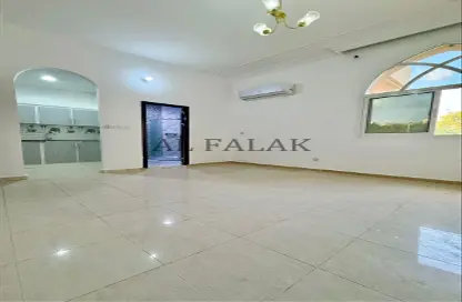 Apartment - 1 Bathroom for rent in Al Mushrif - Abu Dhabi