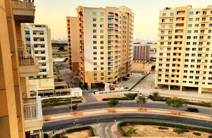 Apartment - 2 Bedrooms - 3 Bathrooms for sale in Mazaya 6 - Queue Point - Dubai Land - Dubai