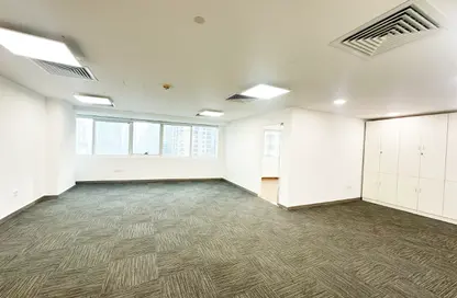 Office Space - Studio - 2 Bathrooms for sale in One Lake Plaza - JLT Cluster T - Jumeirah Lake Towers - Dubai