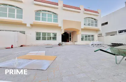 Villa - 5 Bedrooms - 6 Bathrooms for rent in Al Khalidiya - Abu Dhabi