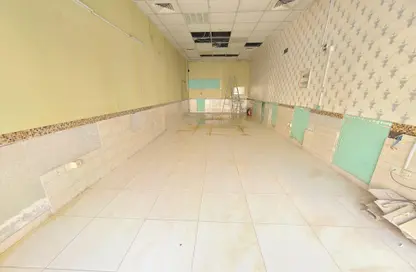 Shop - Studio - 1 Bathroom for rent in Fire Station Road - Muwaileh - Sharjah