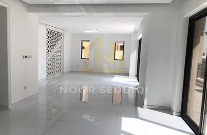 Apartment - 5 Bedrooms - 6 Bathrooms for rent in Bloomingdale Townhouses - Bloomingdale - Dubai Sports City - Dubai