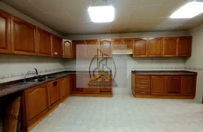 Apartment - 3 Bedrooms - 5 Bathrooms for rent in Hamdan Street - Abu Dhabi