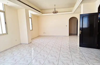 Villa - 5 Bedrooms for rent in Shakhbout City - Abu Dhabi