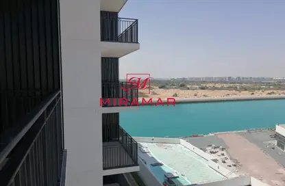 Apartment - 1 Bathroom for rent in Waters Edge - Yas Island - Abu Dhabi