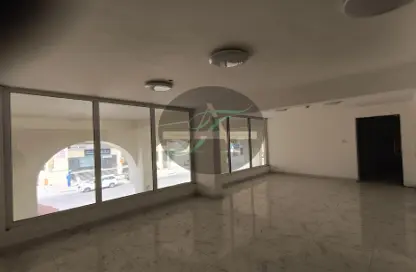 Office Space - Studio - 1 Bathroom for rent in Al Karama - Dubai