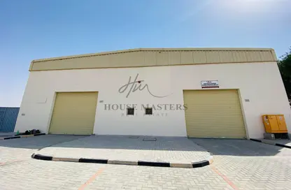 Warehouse - Studio - 4 Bathrooms for sale in Al Sajaa - Sharjah