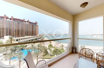 Apartment - 2 Bedrooms - 3 Bathrooms for rent in Al Msalli - Shoreline Apartments - Palm Jumeirah - Dubai