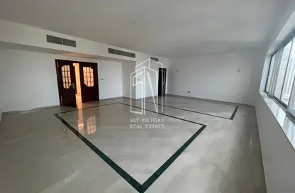 Apartment - 4 Bedrooms - 5 Bathrooms for rent in Khalifa Street - Abu Dhabi