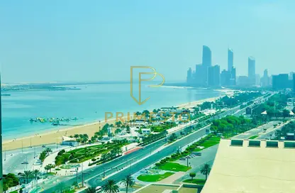 Apartment - 2 Bedrooms - 3 Bathrooms for rent in Nation Towers - Corniche Road - Abu Dhabi