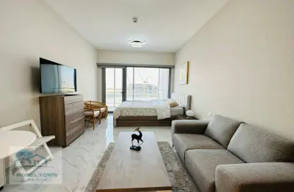 Apartment - Studio - 1 Bathroom for rent in Oasis 1 - Oasis Residences - Masdar City - Abu Dhabi