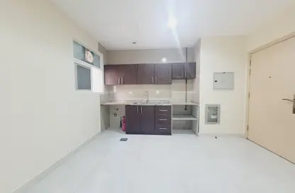 Apartment - 1 Bathroom for rent in Fire Station Road - Muwaileh - Sharjah