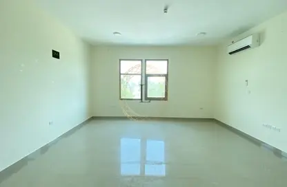 Apartment - 3 Bedrooms - 4 Bathrooms for rent in Al Dafeinah - Asharej - Al Ain