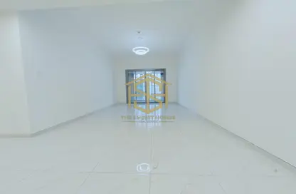 Apartment - 2 Bedrooms - 3 Bathrooms for rent in Titanium Tower - Al Karama - Dubai