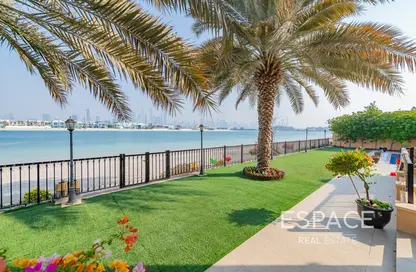 Villa - 5 Bedrooms - 6 Bathrooms for sale in Signature Villas Frond M - Signature Villas - Palm Jumeirah - Dubai