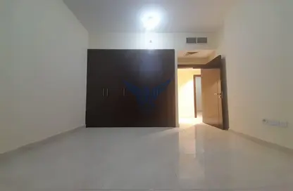 Apartment - 1 Bedroom - 2 Bathrooms for rent in Hamdan Street - Abu Dhabi