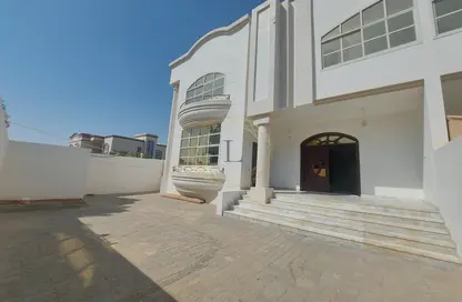 Villa - 4 Bedrooms - 6 Bathrooms for rent in Al Manaseer - Al Ain