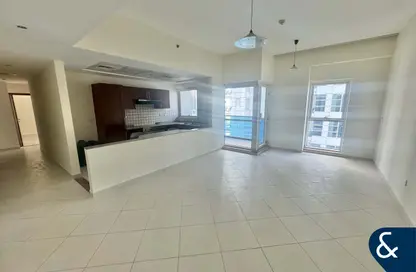 Apartment - 2 Bedrooms - 3 Bathrooms for rent in Cascades Tower - Dubai Marina - Dubai