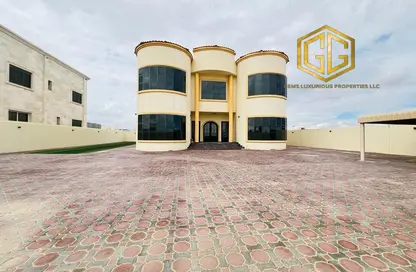 Villa - 4 Bedrooms - 5 Bathrooms for rent in Al Aweer 1 - Al Aweer - Dubai