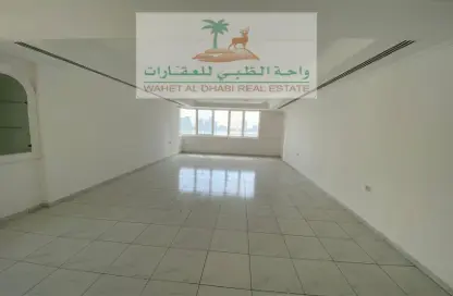 Apartment - 3 Bedrooms - 4 Bathrooms for rent in Safia Tower - Al Majaz 3 - Al Majaz - Sharjah