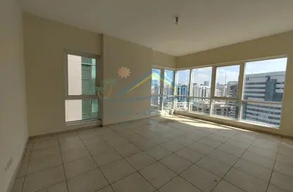 Apartment - 3 Bedrooms - 4 Bathrooms for rent in Al Salam Tower - Tourist Club Area - Abu Dhabi