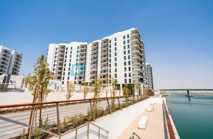 Apartment - 3 Bedrooms - 4 Bathrooms for sale in Waters Edge - Yas Island - Abu Dhabi